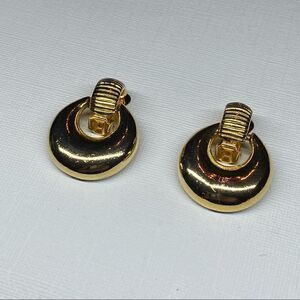 Earrings – Vintage 1970s Gold Tone Door Knocker Clip-Ons